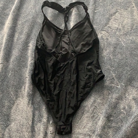 Top shop 1 piece embroidered Swimsuit - Picture 2 of 3